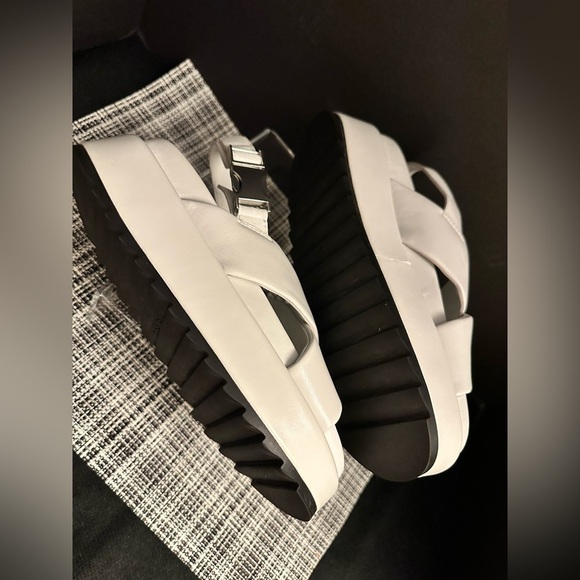 J/SLIDES Sevy Platform Sandals NWOT - Picture 8 of 11